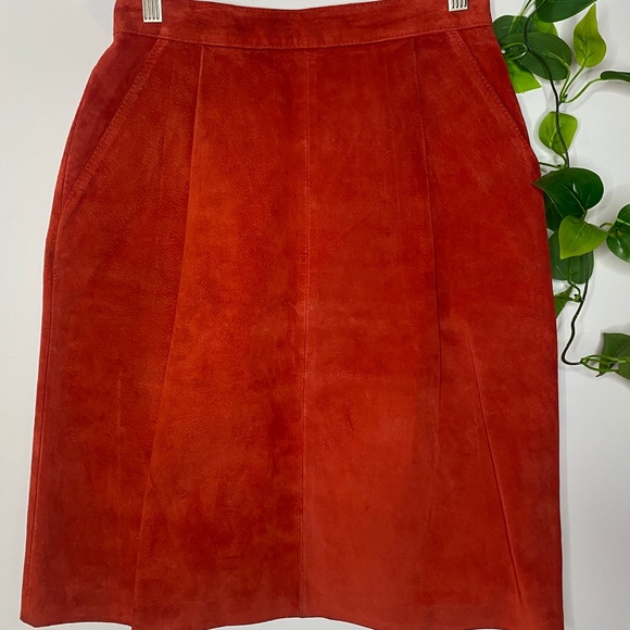 Skirt - Picture 2 of 2